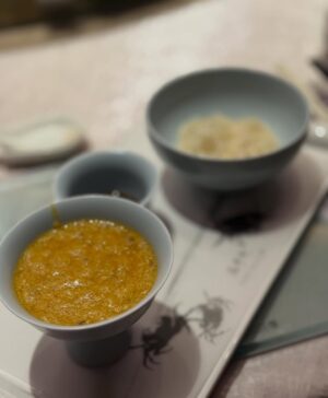 Esther Liu Instagram - 12月的開始
雖然慌亂，卻也擁有各種愛的守護

時間飛逝
不如就不再徬徨了
感受每時每刻

#日常碎片