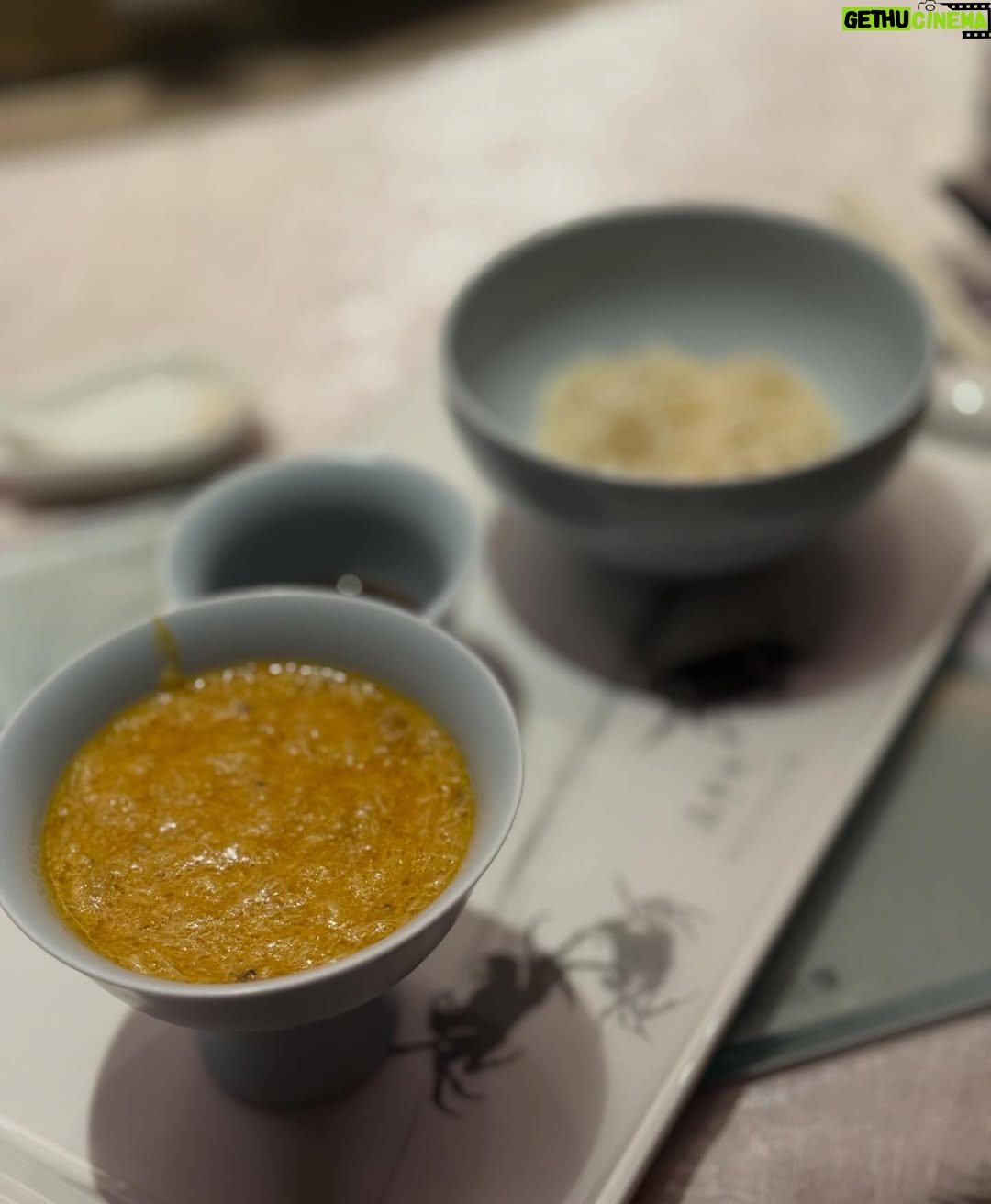 Esther Liu - 18.2K Likes - 12月的開始
雖然慌亂，卻也擁有各種愛的守護

時間飛逝
不如就不再徬徨了
感受每時每刻

#日常碎片