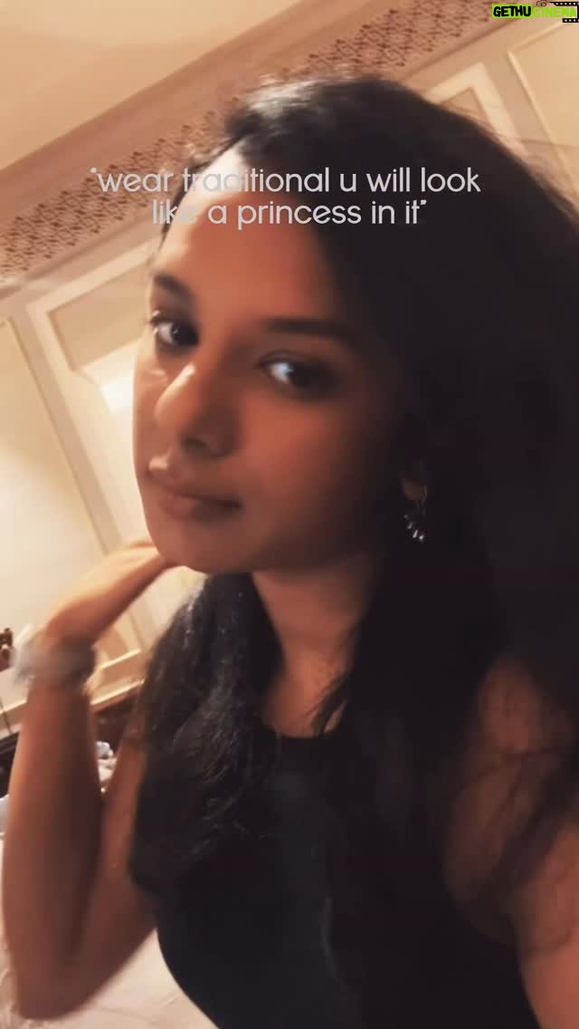 Gautami Kawale - 256.7K Likes - Khud ka edit khud hi banane waala trend, wah self-obsessed queen 

#ootd #Indian #ethnic #desi #princess
