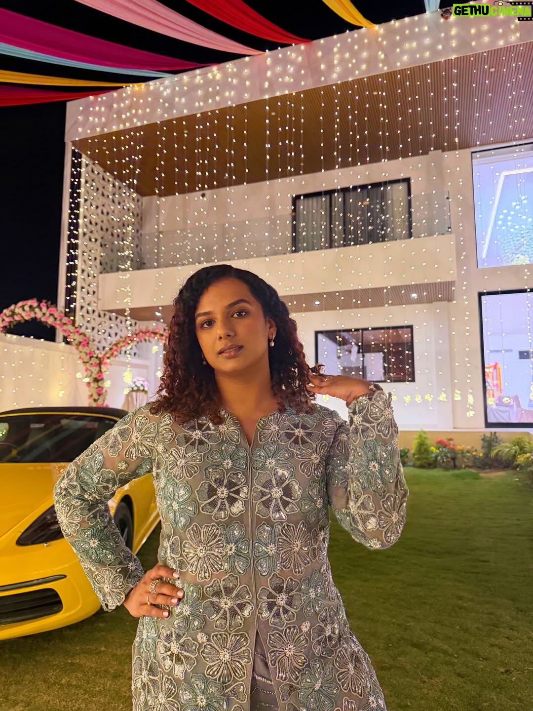Gautami Kawale - 153.3K Likes - Ok but 5th picture is giving - isi jhoomar ke niche milegi Shaantipriya ki 💀👀🧟‍♂️

Outfit: @theodeliaa
Stylist: @styledbynikinagda
#weddingseason #shaadi #northindianwedding #fun #green #ootd #ethnic #traditional #indianwear #curls #festive