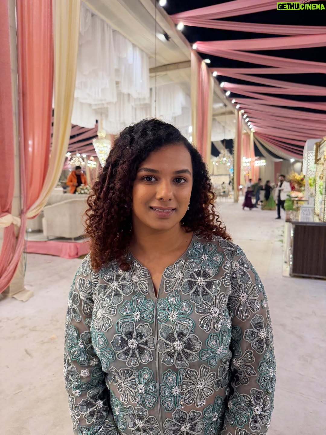 Gautami Kawale - 153.3K Likes - Ok but 5th picture is giving - isi jhoomar ke niche milegi Shaantipriya ki 💀👀🧟‍♂️

Outfit: @theodeliaa
Stylist: @styledbynikinagda
#weddingseason #shaadi #northindianwedding #fun #green #ootd #ethnic #traditional #indianwear #curls #festive