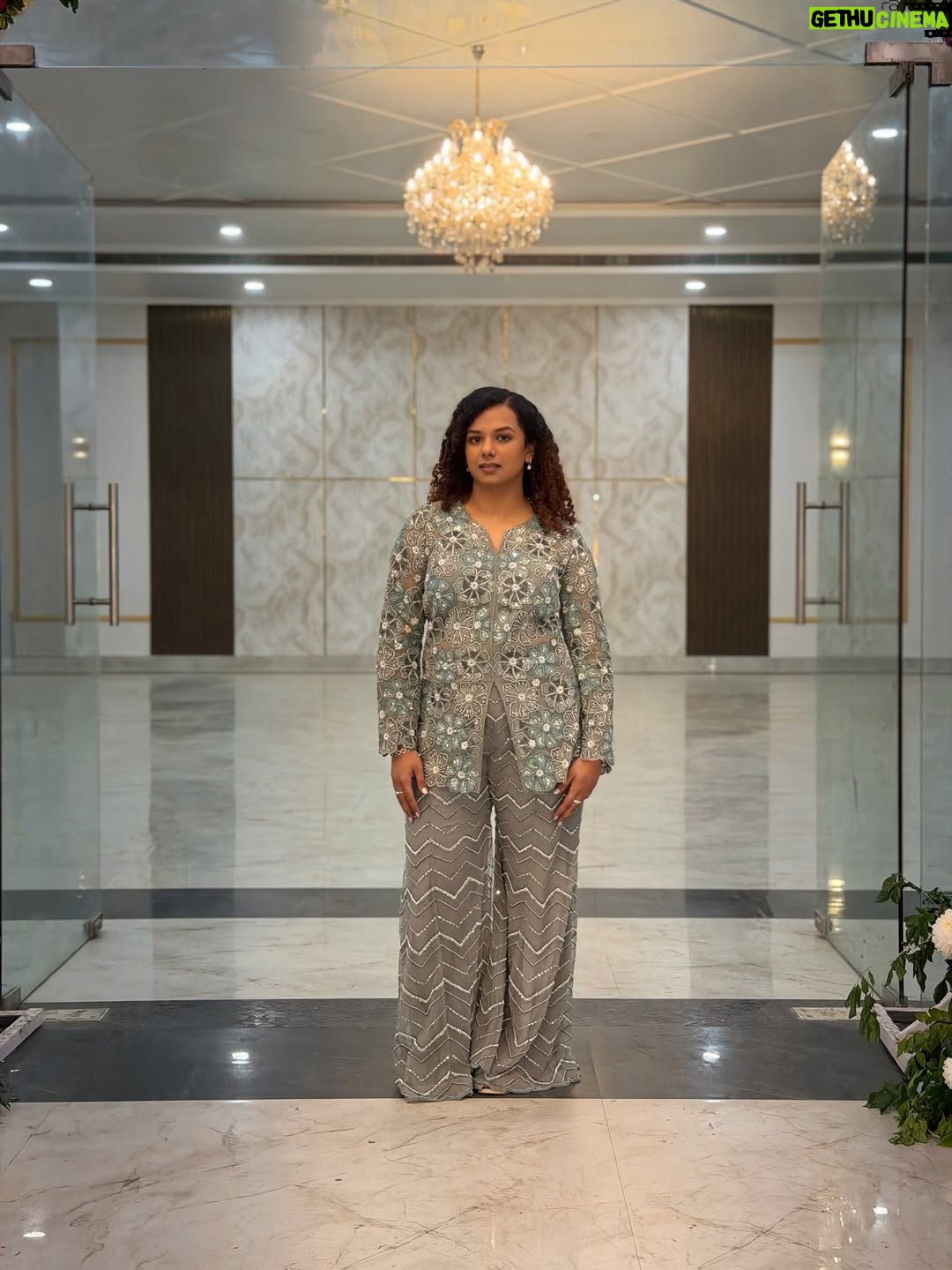Gautami Kawale - 153.3K Likes - Ok but 5th picture is giving - isi jhoomar ke niche milegi Shaantipriya ki 💀👀🧟‍♂️

Outfit: @theodeliaa
Stylist: @styledbynikinagda
#weddingseason #shaadi #northindianwedding #fun #green #ootd #ethnic #traditional #indianwear #curls #festive