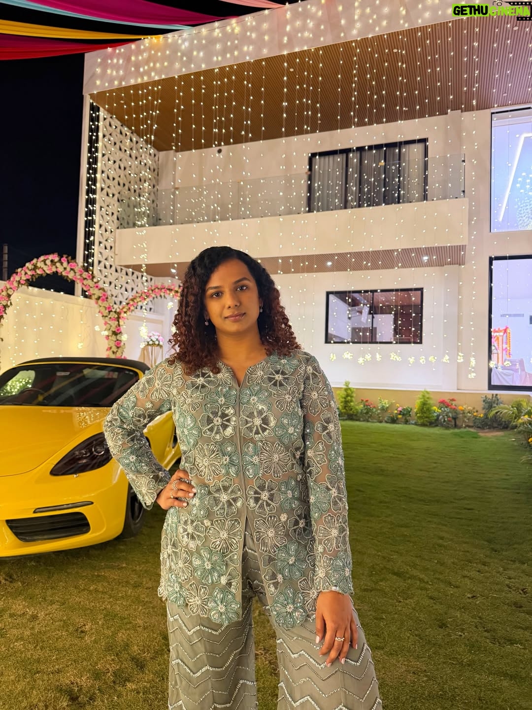 Gautami Kawale - 153.3K Likes - Ok but 5th picture is giving - isi jhoomar ke niche milegi Shaantipriya ki 💀👀🧟‍♂️

Outfit: @theodeliaa
Stylist: @styledbynikinagda
#weddingseason #shaadi #northindianwedding #fun #green #ootd #ethnic #traditional #indianwear #curls #festive