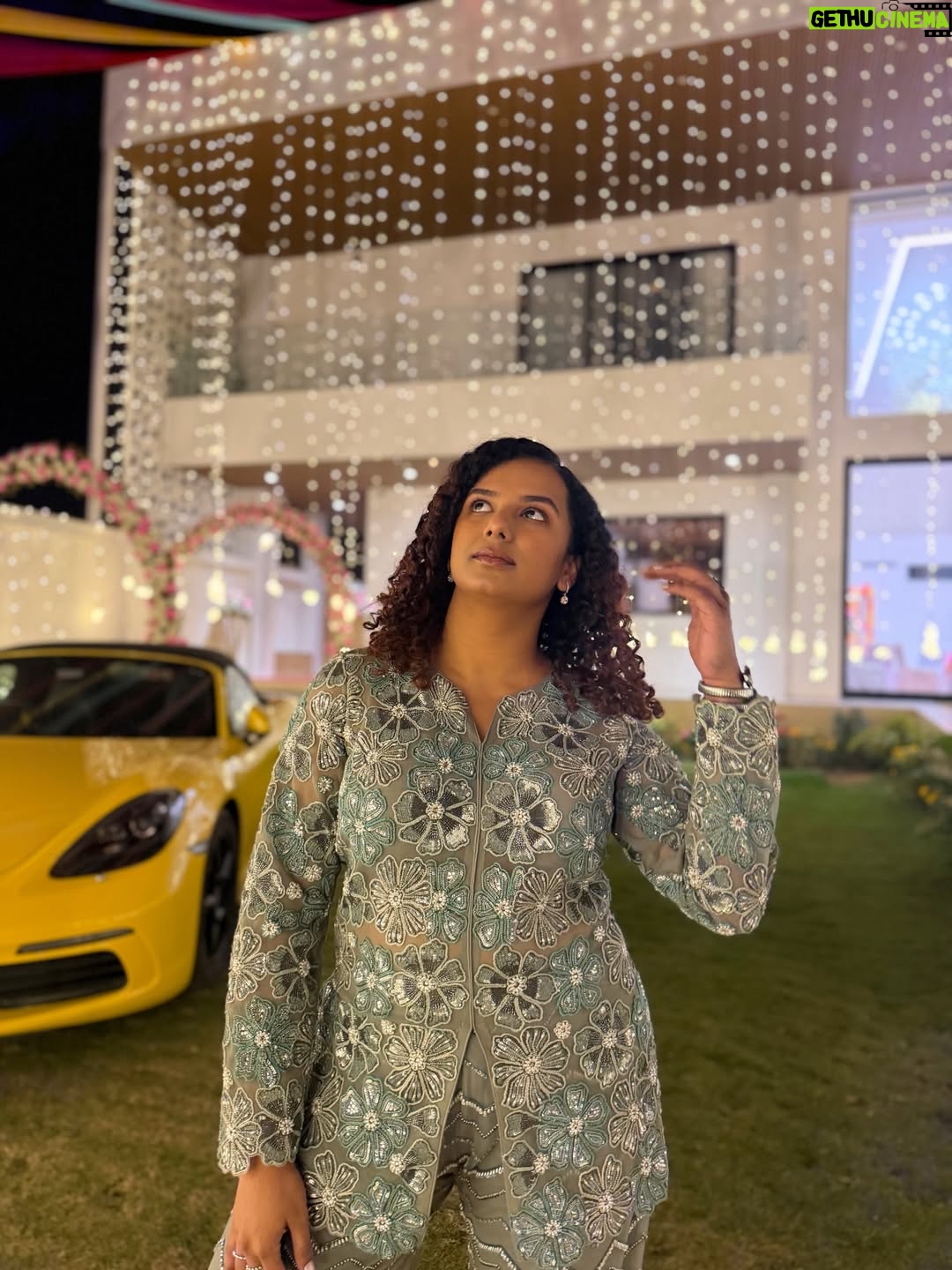 Gautami Kawale - 153.3K Likes - Ok but 5th picture is giving - isi jhoomar ke niche milegi Shaantipriya ki 💀👀🧟‍♂️

Outfit: @theodeliaa
Stylist: @styledbynikinagda
#weddingseason #shaadi #northindianwedding #fun #green #ootd #ethnic #traditional #indianwear #curls #festive