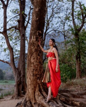 Gayathri Sri Instagram - 🌺
Team
@daviddanield11
@sharmila_makeupartistry