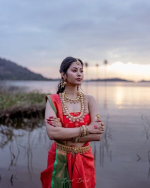 Gayathri Sri Instagram - 🌺
Team
@daviddanield11
@sharmila_makeupartistry