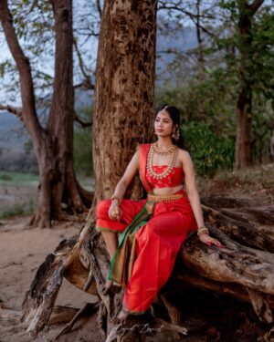 Gayathri Sri Instagram - 🌺
Team
@daviddanield11
@sharmila_makeupartistry