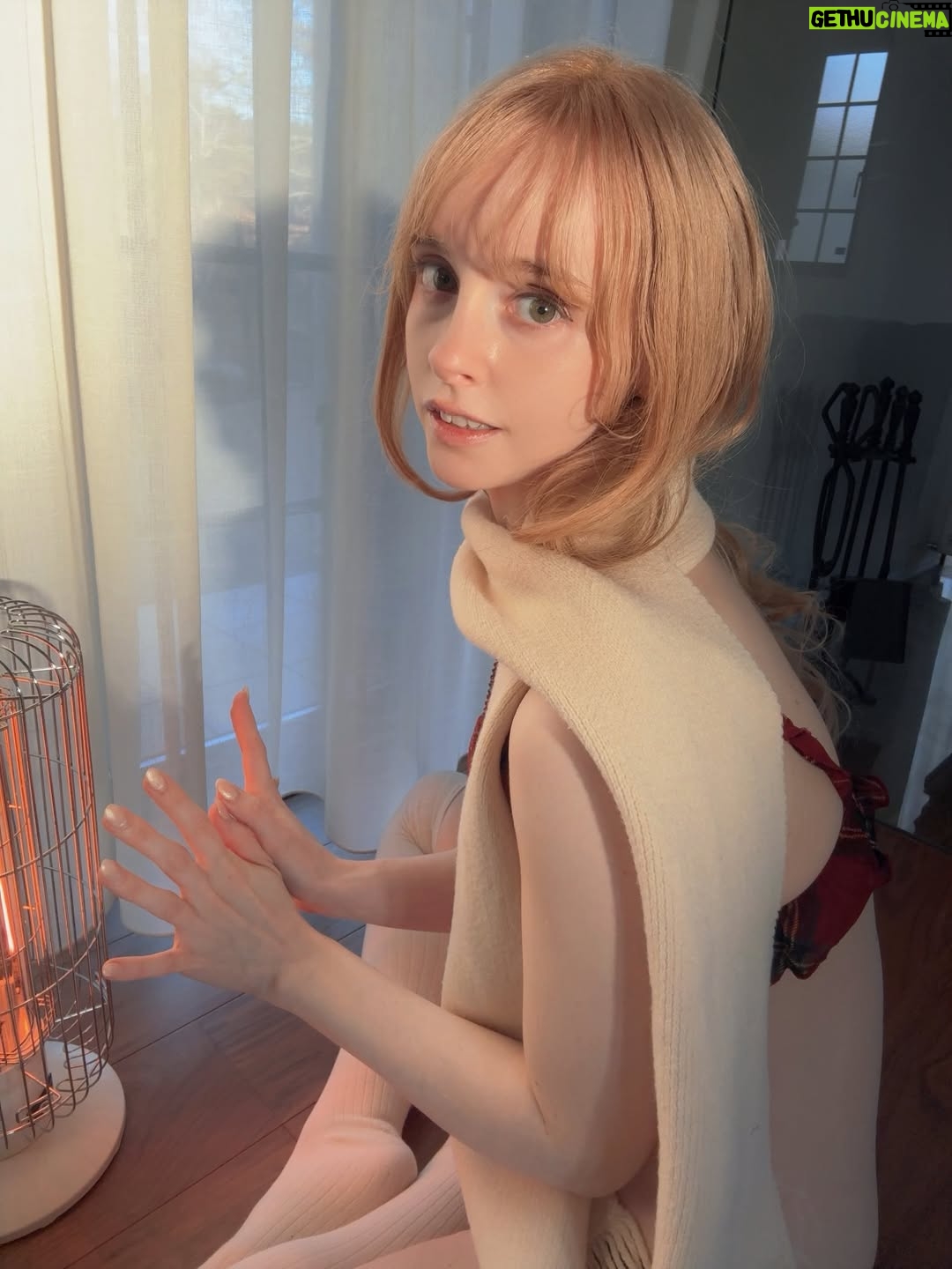 Gemma Louise - 15.3K Likes - 1月も終わりなのに、寒さが続く❄️End of January, still so cold!🧣#外国人モデル #フリーランスモデル #クラピア