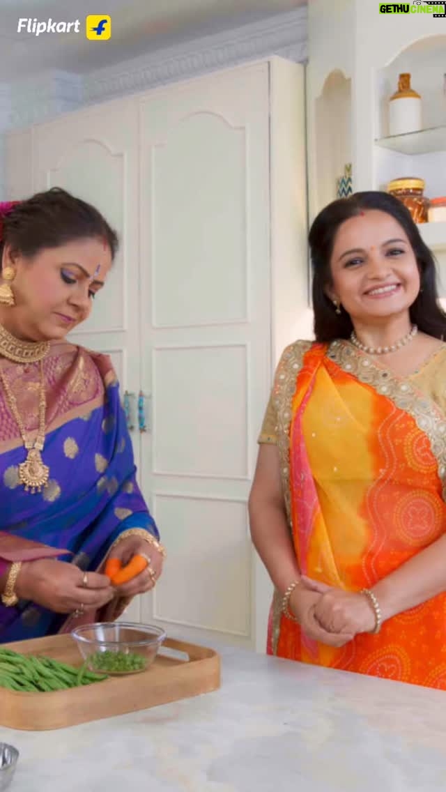 Giaa Manek - 262.7K Likes - Shopping got a whole lot of fun and interactive with Flipkart Live. 
Watch Live demos, chat with the experts and shop for the products right then!
#flipkartlive #badlegilife