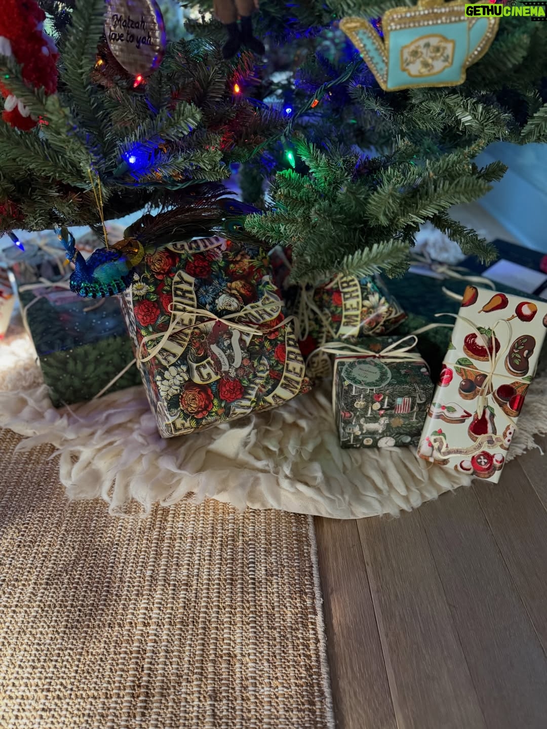 Ginnifer Goodwin - 42.3K Likes - The Dallases do the holidays