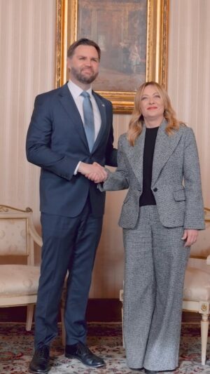 Giorgia Meloni Instagram - Commenti alla stampa con il Vice Presidente degli Stati Uniti d’America, J.D. Vance.
