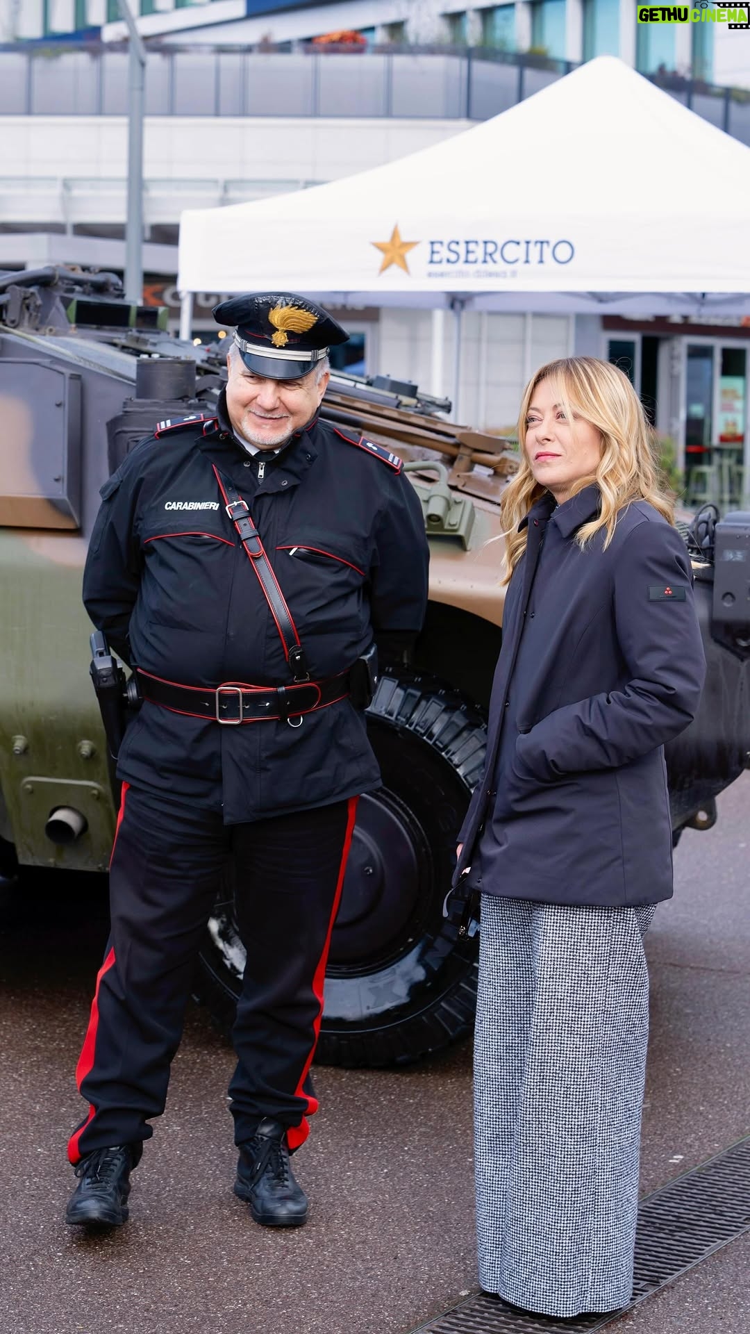 Giorgia Meloni - 305.3K Likes - Nell’ambito del rafforzamento dell’operazione Strade Sicure, i carri leggeri dell’esercito Puma arrivano anche alla stazione Rogoredo di Milano. Allo stesso tempo, nel Decreto Sicurezza approvato ieri il Ministro Piantedosi ha inserito diverse norme per velocizzare l’assunzione di migliaia di nuovi agenti, e il Ministro Crosetto lavora per rafforzare il presidio su strada con circa 12mila carabinieri ausiliari. 
Non ci arrendiamo!