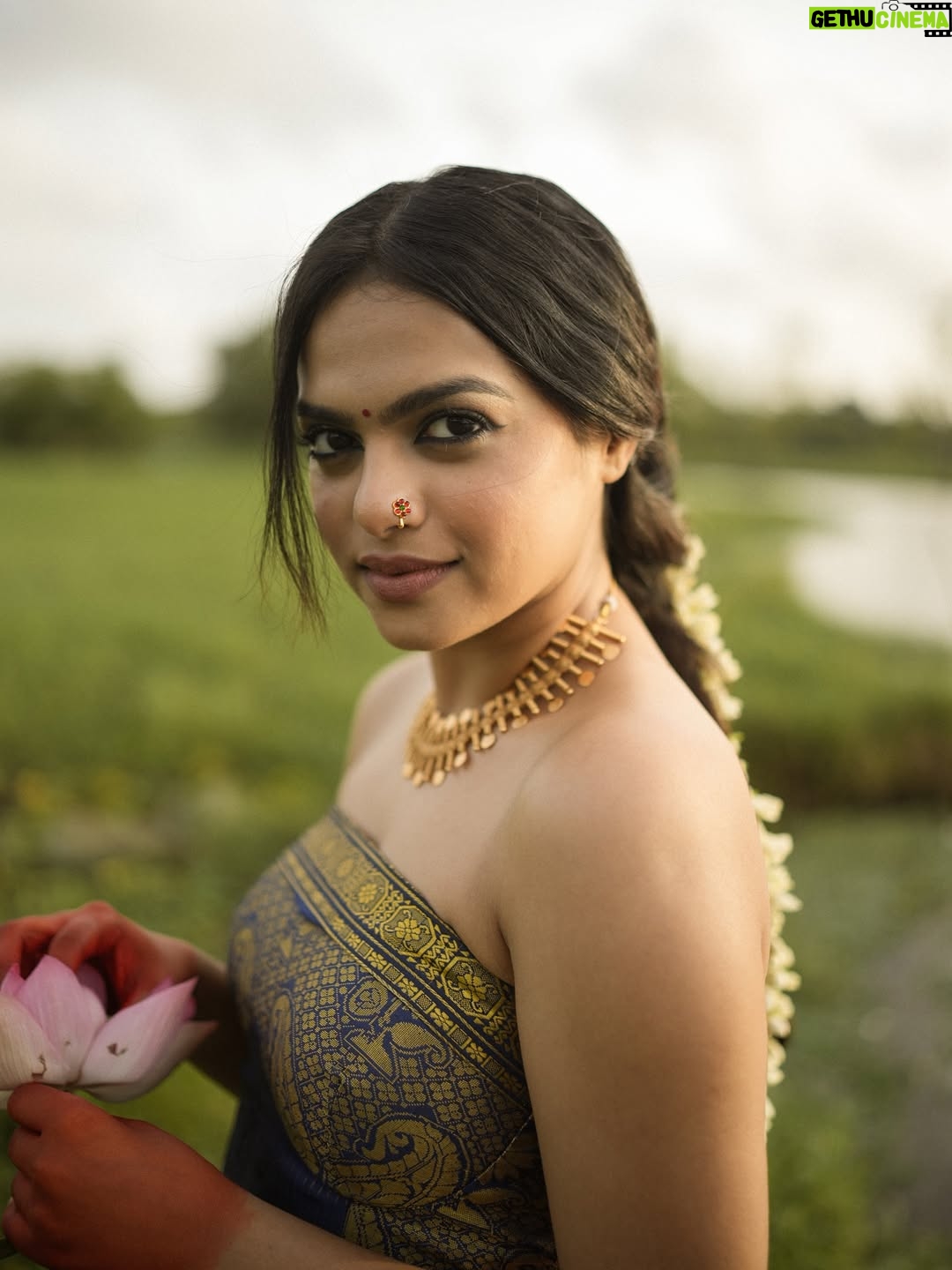 Gopika Ramesh - 116.9K Likes - 🌸🍃

📸: @yaami____ 
MUA: @zara___makeover 
outfit : 🙋🏻‍♀️
Neckpiece - @alorabyshe 
photography assistant: @minimal.clicker