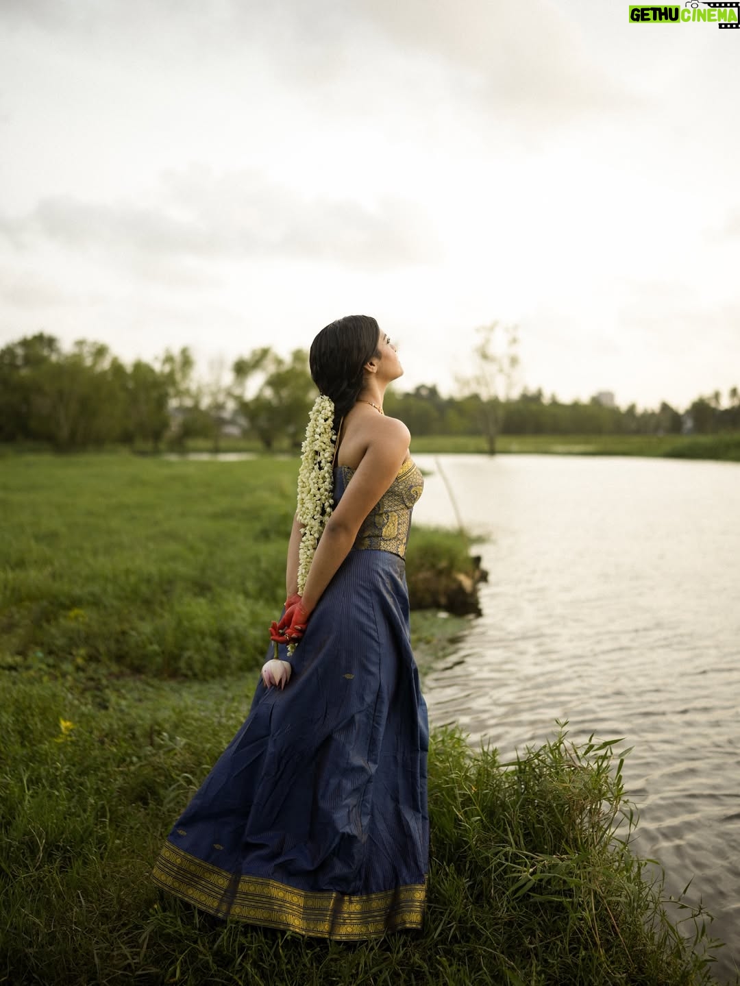 Gopika Ramesh - 116.9K Likes - 🌸🍃

📸: @yaami____ 
MUA: @zara___makeover 
outfit : 🙋🏻‍♀️
Neckpiece - @alorabyshe 
photography assistant: @minimal.clicker