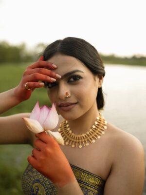 Gopika Ramesh Instagram - 🌸🍃
📸: @yaami____
MUA: @zara___makeover
outfit : 🙋🏻♀️
Neckpiece - @alorabyshe
photography assistant: @minimal.clicker