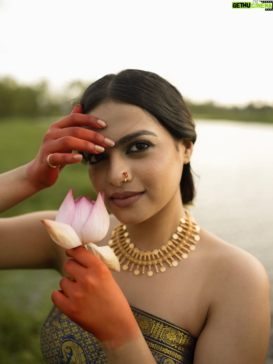 Gopika Ramesh - 116.9K Likes - 🌸🍃

📸: @yaami____ 
MUA: @zara___makeover 
outfit : 🙋🏻‍♀️
Neckpiece - @alorabyshe 
photography assistant: @minimal.clicker