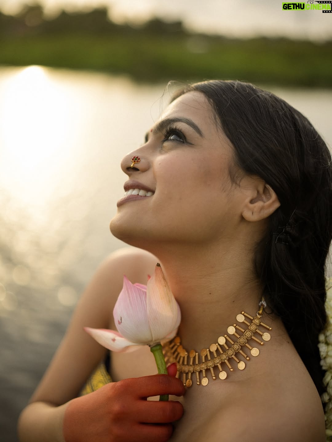 Gopika Ramesh - 116.9K Likes - 🌸🍃

📸: @yaami____ 
MUA: @zara___makeover 
outfit : 🙋🏻‍♀️
Neckpiece - @alorabyshe 
photography assistant: @minimal.clicker