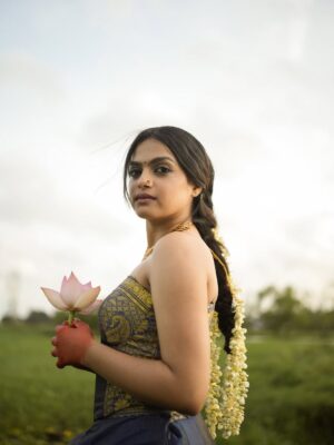 Gopika Ramesh Instagram - 🌸🍃
📸: @yaami____
MUA: @zara___makeover
outfit : 🙋🏻♀️
Neckpiece - @alorabyshe
photography assistant: @minimal.clicker