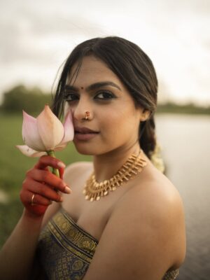 Gopika Ramesh Instagram - 🌸🍃
📸: @yaami____
MUA: @zara___makeover
outfit : 🙋🏻♀️
Neckpiece - @alorabyshe
photography assistant: @minimal.clicker