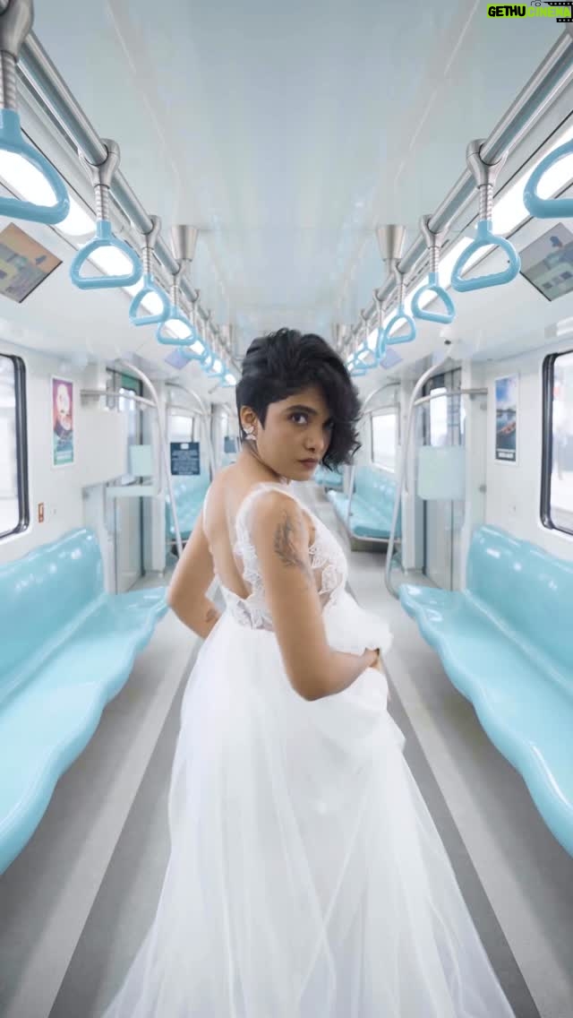 Gowry Lekshmi - 15.8K Likes - Throwback to this banger 👰🏾‍♀️

#kochimetro #evergreenmalayalamsongs #malayalammusic #gl #gllive 

[runaway bride , bridal fashion , Gowry Lekshmi , malayalam song cover , thazhampoo , styling , bridal wear , bridesmaids , malayalam old songs