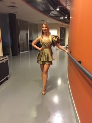 Gülçin Ergül Instagram - 2016 mı dediniz? 💁🏼‍♀️ 20 fotograf az geldi. (Birini sildim 2016 değilmiş… olur öyle şeyler hsjsjdkd)

#2016 #10yearschallege