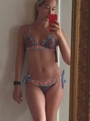 Gülçin Ergül Instagram - 2016 mı dediniz? 💁🏼‍♀️ 20 fotograf az geldi. (Birini sildim 2016 değilmiş… olur öyle şeyler hsjsjdkd)

#2016 #10yearschallege