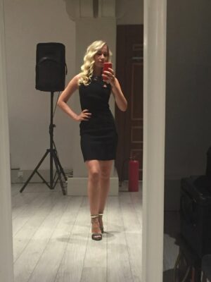 Gülçin Ergül Instagram - 2016 mı dediniz? 💁🏼‍♀️ 20 fotograf az geldi. (Birini sildim 2016 değilmiş… olur öyle şeyler hsjsjdkd)

#2016 #10yearschallege