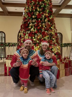 Hazel Keech Instagram - Family, laughter and loads of good cheer ❤️ wishing everyone a very Merry Christmas from us to you! 🎄🎅🤶🧑‍🎄❄️

@hazelkeechofficial