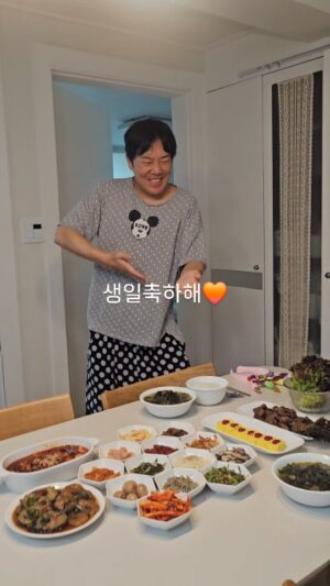 Hong Yun-hwa Instagram - .
용사님 생일츄카햄ㅎㅎ
🧡🧡🧡🧡🧡🧡🧡🧡
내년엔 랍스타해쥬께ㅎㅎ