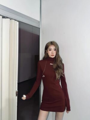 Chen Hua Instagram - 今天特別感性
大概是因為和一位友人聊天，他問我：
「這幾年你唱歌有特別去上課嗎？」

我說，其實沒有，直到去年年底，才上了幾堂。

他接著說，從 Ours 時期到現在，
我的唱功一直在不斷地在進步耶。

聽到那句話的時候，真的很開心。
因為我自己回去聽以前的歌，
也還是會想念那時候懵懵懂懂的我。
（但那表示這幾年，安迪和我都是真・獨自升級了。）

我想起高中那個像小屁孩一樣的自己，
總是拿著麥克風唱歌給全班聽。
不知道當時的她，有沒有預料過，未來的她，
會被這麼多家人、朋友、歌迷愛著與支持。

只能說謝謝，
謝謝這一路走來遇見的每一位貴人，
每一個看似微小的環節，
都像一個零件，
在某個瞬間，會悄悄地成為我生命裡的軌跡。
（像是在發表什麼得獎感言）

網路上說：
如果注定會分離，那相遇的意義是什麼？
是——
被你改變的那一部分的我，
代替你，永遠陪在了我身邊。

所以，2026 會更好的吧💝🦄
我淺淺地抱一下這麼多年其實脆弱又高敏的自己（抱