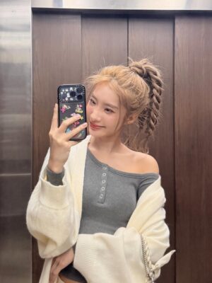 Chen Hua Instagram - 最近在當可愛女人🤓