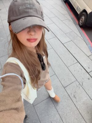 Chen Hua Instagram - 我感覺世間萬物都在治癒我