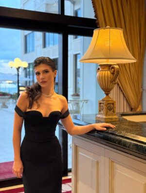 Hülya Gülşen Irmak Instagram - Bugün benim biriciğimin❤️en kıymetlimin doğum günü 🎂Senin annen olmak müthiş bir ayrıcalık🙏İyi ki doğdun meleğim iyi ki benim yavrumsun💕