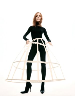 Isabelle Huppert Instagram - Merci @madamefigarofr et bon anniversaire @lefigaro 🥳

Photo : @rociorramos
Réalisation : @juliegilletb
Coiffure : @johnnollet
Maquillage : @charlotte_prevel
Manucure : @julievillanovanails
Studio : @madamestudio_paris
🙏🏻 @anneflorenceschmitt @richardgianorio