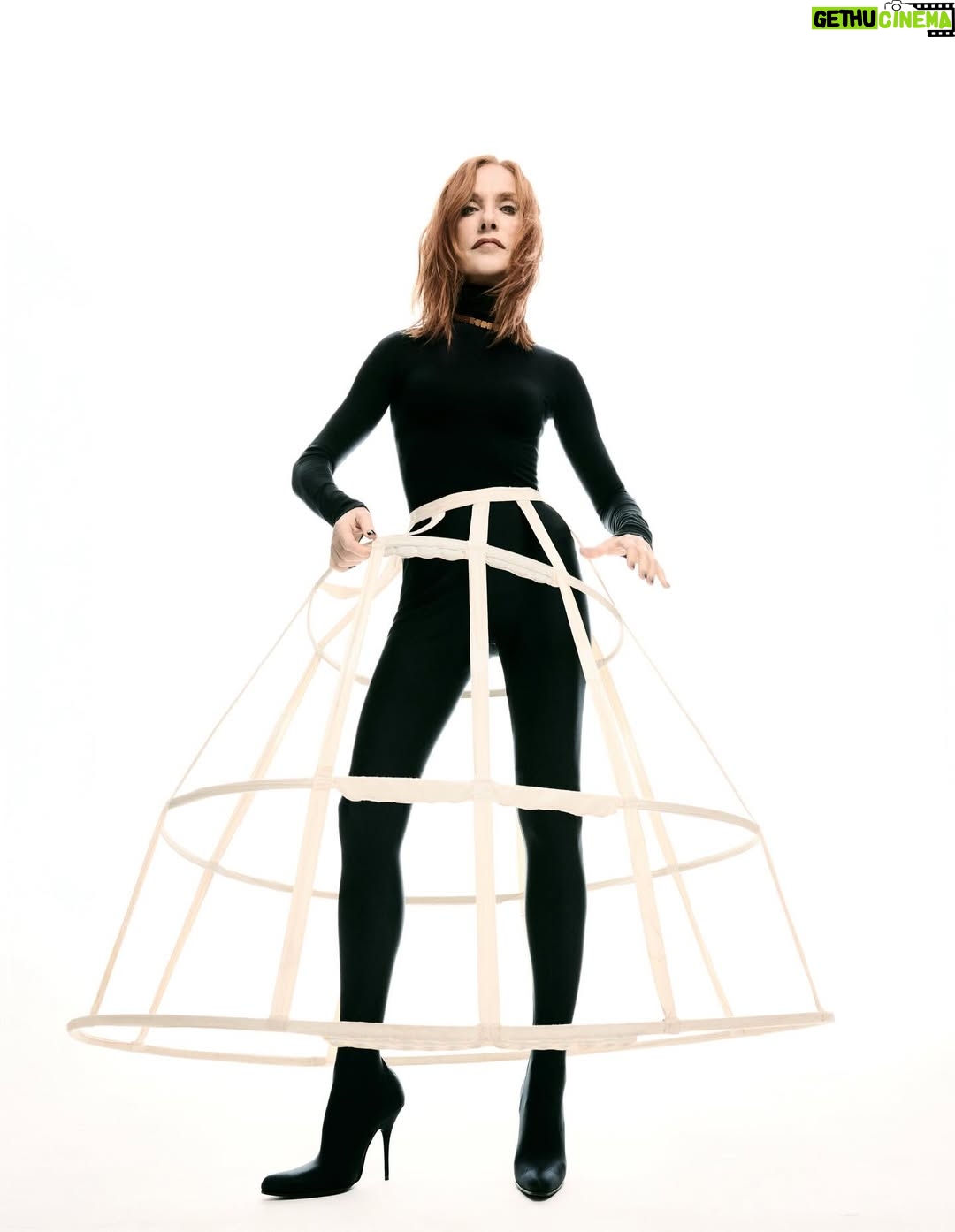 Isabelle Huppert - 15.6K Likes - Merci @madamefigarofr et bon anniversaire @lefigaro 🥳

Photo : @rociorramos
Réalisation : @juliegilletb
Coiffure : @johnnollet
Maquillage : @charlotte_prevel
Manucure : @julievillanovanails
Studio : @madamestudio_paris
🙏🏻 @anneflorenceschmitt @richardgianorio