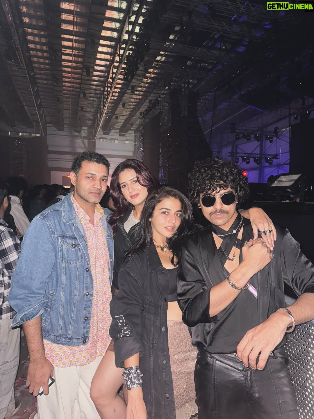 Isha Rikhi - 291.5K Likes - Last night was one of those nights that stays with you.
My first ever concert. Some of my friends’ first. And for my father too.

We walked in excited and walked out completely overwhelmed. My friends were thanking me as if I’d done something special when all I did was bring them to @sunidhichauhan5 . That’s the power she holds.

What she does on stage right now, I don’t think anyone else in India is doing. It’s not just a concert, it’s energy, emotion, surrender. Watching her sing a song that’s been part of my own film journey made the night even more unreal.

Meeting her father and seeing her with him, while I was there with mine, quietly created a moment I’ll always hold close.

Seeing my father enjoy it like a child, watching my friends lose themselves, and feeling that collective high… pure magic. No drinks, just music intoxication.

If she’s performing near you, please go.
Some artists aren’t meant to be heard, they’re meant to be experienced live.

More from this unforgettable night in a reel tomorrow ✨🎶