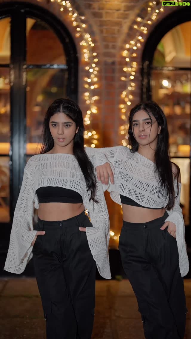 Ishveen Gulati - 25K Likes - Transition>>>>😭

Akshaye Khanna’s Entry🤌

🎥 & Edited: @jithin.photography_ 

🎵: @flipperachay 

#teamvleenam #mirrortwins #twins #twin #akshayekhanna #dhurundhar