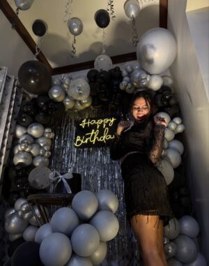 Ishwari Panda Instagram - It’s Ishwari’s 18th Birthday Party 🖤✨

Decor by:- @_decor_t_o_adore_ 🫶