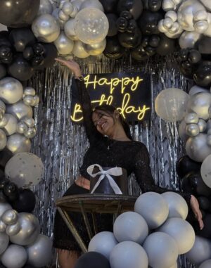 Ishwari Panda Instagram - It’s Ishwari’s 18th Birthday Party 🖤✨

Decor by:- @_decor_t_o_adore_ 🫶