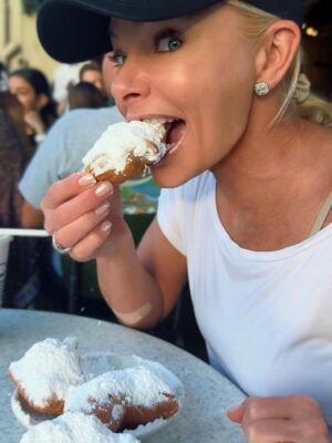 Jaime Pressly Instagram - New Orleans you didn’t disappoint. Great food, great friends, beautiful sites, and amazing music. Till next time 🙏 #neworleans #friends #food #music #funtimes #fanexpo #❤