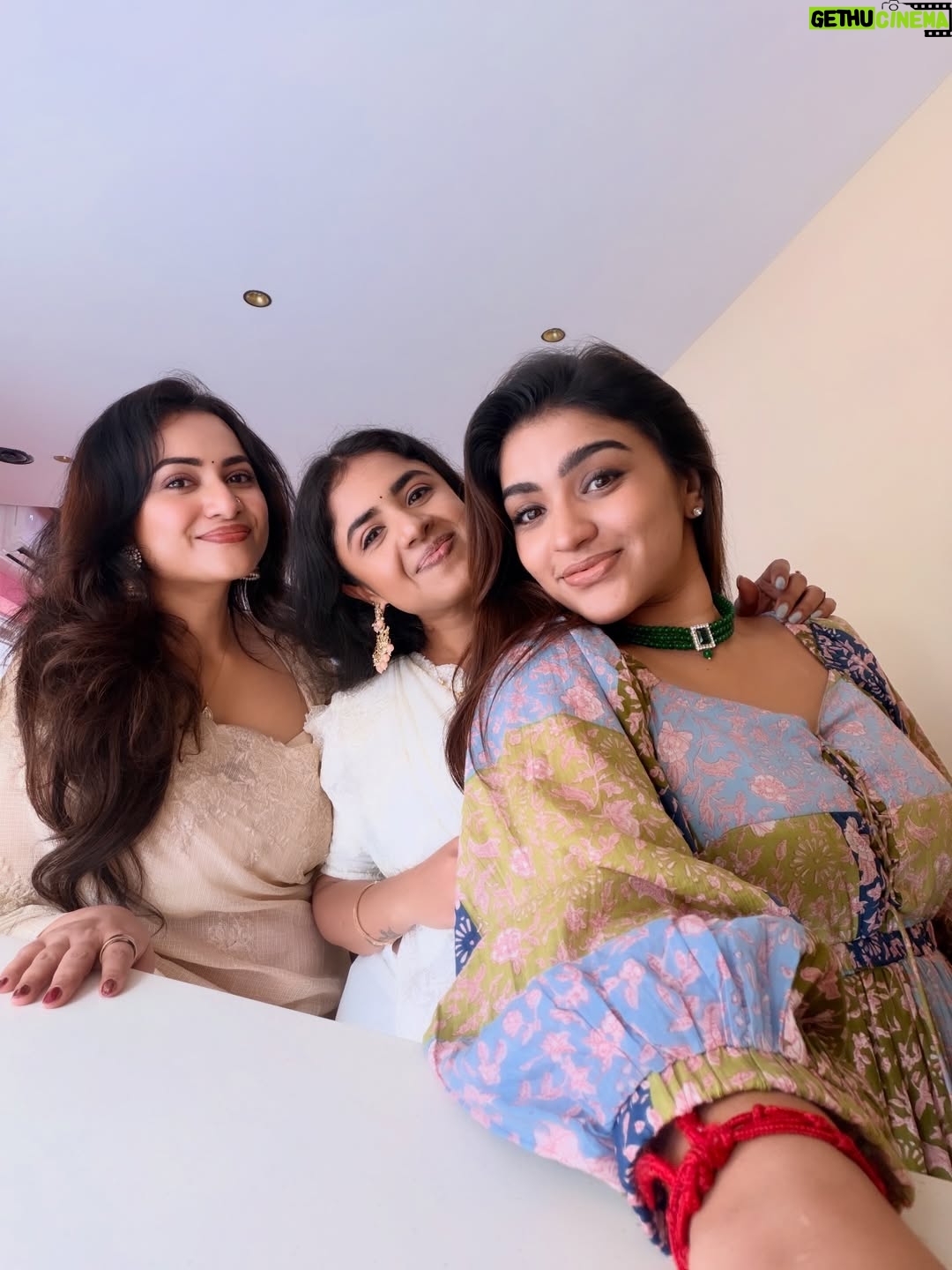 Janani Ashok Kumar - 72.1K Likes - Some days stay with you forever, and today is one of those🫶🧿
Some victories feel personal, even when they aren’t yours 🥹❤️

Watching my girl @janani_ashokkumar turn her dream into reality today 🥹
 
Coming soon for you all to taste 😋 All shop and location details will be shared by her soon 🫶

So so happy and proud de🥹❤️

Also inime  enak free dessert dhaaan😜😜😜