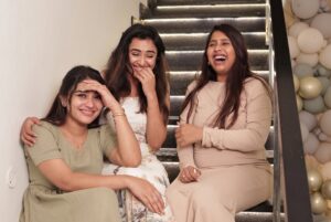 Janani Ashok Kumar Instagram - Fun riot of our trio 😅
🧿🧿🧿
#friends #babyshower 
📸: @gk_.photography._