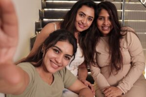 Janani Ashok Kumar Instagram - Fun riot of our trio 😅
🧿🧿🧿
#friends #babyshower 
📸: @gk_.photography._