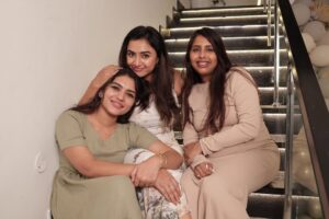 Janani Ashok Kumar Instagram - Fun riot of our trio 😅
🧿🧿🧿
#friends #babyshower 
📸: @gk_.photography._