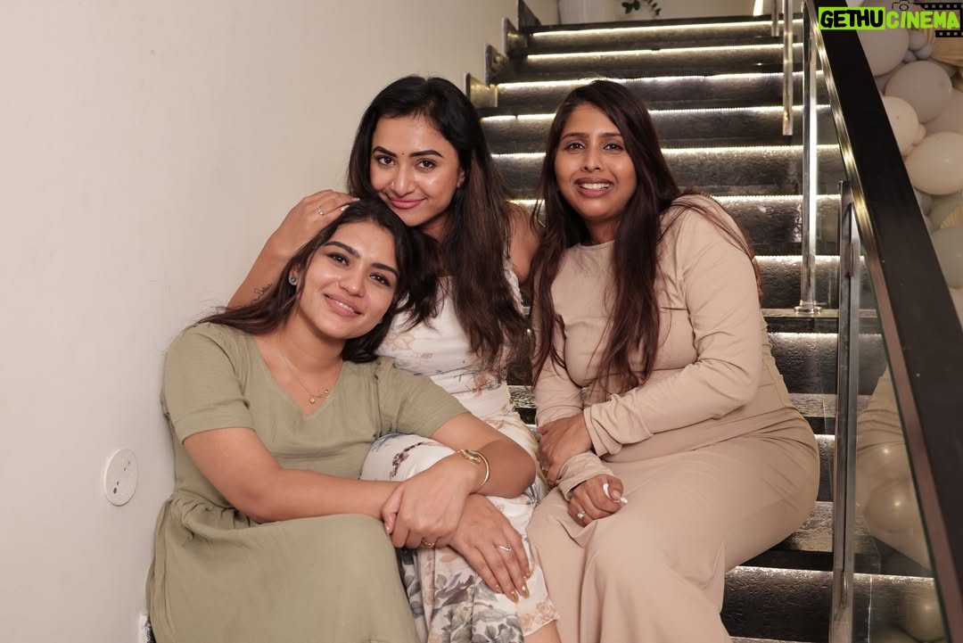 Janani Ashok Kumar - 191.3K Likes - Fun riot of our trio 😅
🧿🧿🧿
#friends #babyshower 
📸: @gk_.photography._