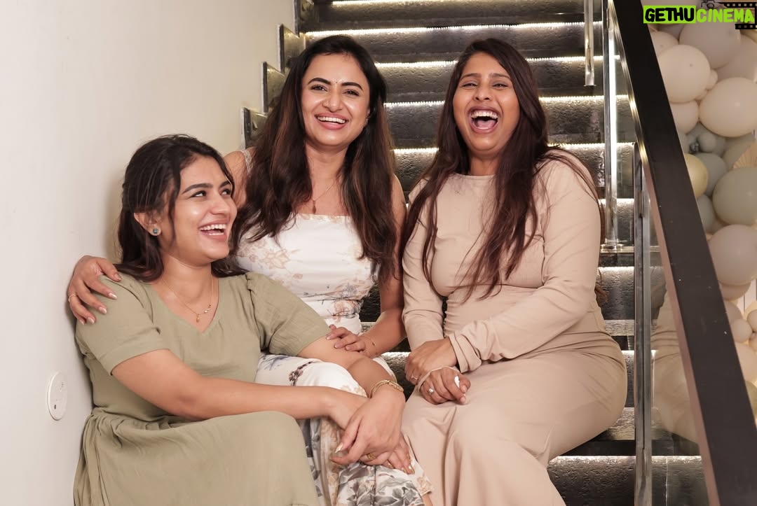 Janani Ashok Kumar - 191.3K Likes - Fun riot of our trio 😅
🧿🧿🧿
#friends #babyshower 
📸: @gk_.photography._