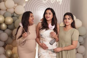Janani Ashok Kumar Instagram - Fun riot of our trio 😅
🧿🧿🧿
#friends #babyshower 
📸: @gk_.photography._