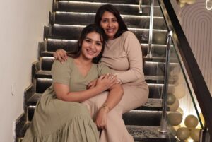 Janani Ashok Kumar Instagram - Fun riot of our trio 😅
🧿🧿🧿
#friends #babyshower 
📸: @gk_.photography._