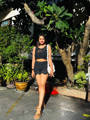 Janani Ashok Kumar Instagram - Bejewelled by the sun 🌞 
-
#jananiashokkumar