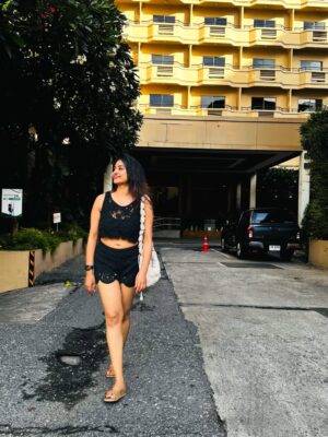 Janani Ashok Kumar Instagram - Bejewelled by the sun 🌞 
-
#jananiashokkumar